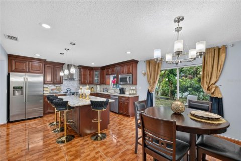 Villa ou maison à vendre à Kissimmee, Floride: 4 chambres, 280.84 m2 № 2352351 - photo 27
