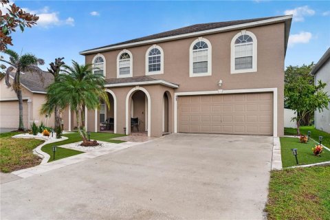 House in Kissimmee, Florida 4 bedrooms, 280.84 sq.m. № 2352351