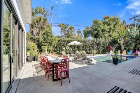 Casa en venta en Miami, Florida, 5 dormitorios, 359.81 m2 № 2058816 - foto 28