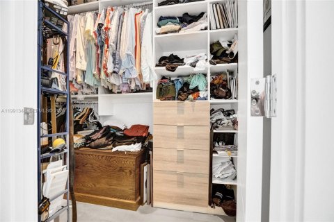 Casa en venta en Miami, Florida, 5 dormitorios, 359.81 m2 № 2058816 - foto 16