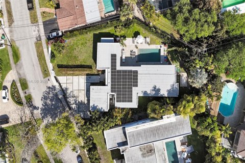 Casa en venta en Miami, Florida, 5 dormitorios, 359.81 m2 № 2058816 - foto 2