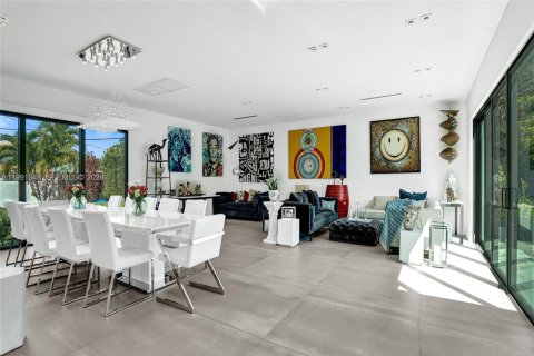Casa en venta en Miami, Florida, 5 dormitorios, 359.81 m2 № 2058816 - foto 7