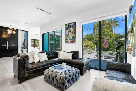 Casa en venta en Miami, Florida, 5 dormitorios, 359.81 m2 № 2058816 - foto 6