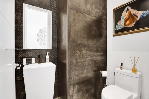 Casa en venta en Miami, Florida, 5 dormitorios, 359.81 m2 № 2058816 - foto 25