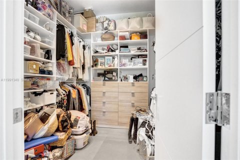 Casa en venta en Miami, Florida, 5 dormitorios, 359.81 m2 № 2058816 - foto 15