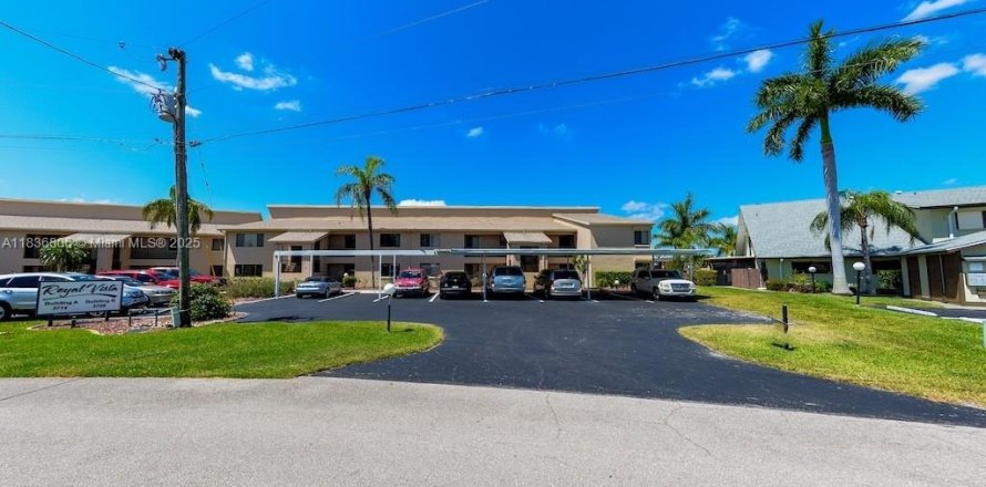 Condo in Cape Coral, Florida, 3 bedrooms  № 2054424