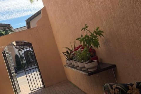 Condo in Pembroke Pines, Florida, 3 bedrooms  № 2004759