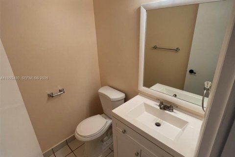 Adosado en alquiler en Lauderdale Lakes, Florida, 3 dormitorios, 125.88 m2 № 2057207 - foto 4