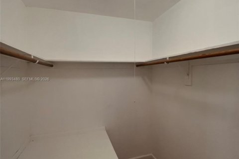 Adosado en alquiler en Lauderdale Lakes, Florida, 3 dormitorios, 125.88 m2 № 2057207 - foto 9