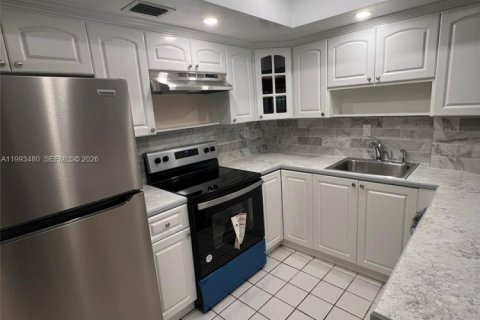 Adosado en alquiler en Lauderdale Lakes, Florida, 3 dormitorios, 125.88 m2 № 2057207 - foto 3