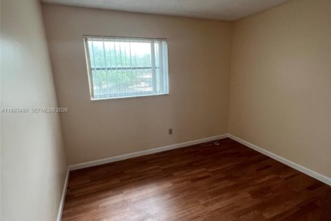 Adosado en alquiler en Lauderdale Lakes, Florida, 3 dormitorios, 125.88 m2 № 2057207 - foto 14