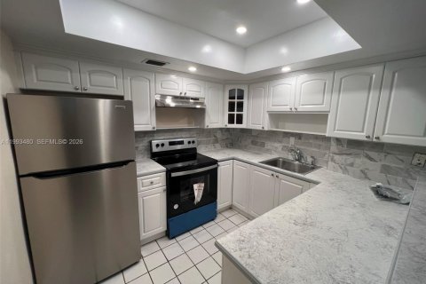 Adosado en Lauderdale Lakes, Florida 3 dormitorios, 125.88 m2 № 2057207