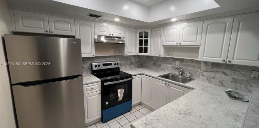 Adosado en Lauderdale Lakes, Florida 3 dormitorios, 125.88 m2 № 2057207