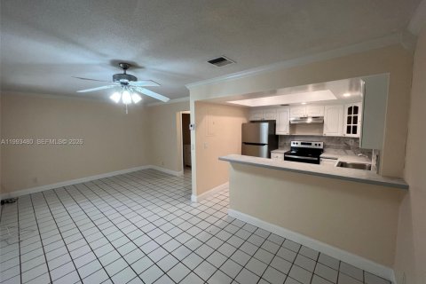 Adosado en alquiler en Lauderdale Lakes, Florida, 3 dormitorios, 125.88 m2 № 2057207 - foto 6