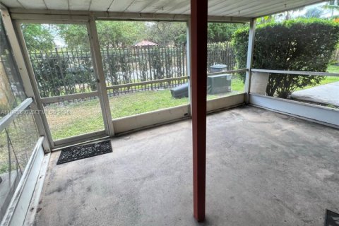 Adosado en alquiler en Lauderdale Lakes, Florida, 3 dormitorios, 125.88 m2 № 2057207 - foto 15