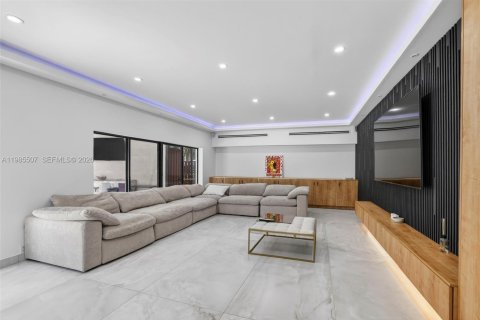 House in Fort Lauderdale, Florida 6 bedrooms, 420.57 sq.m. № 2063360 - photo 23