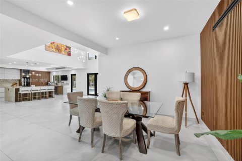 House in Fort Lauderdale, Florida 6 bedrooms, 420.57 sq.m. № 2063360 - photo 20