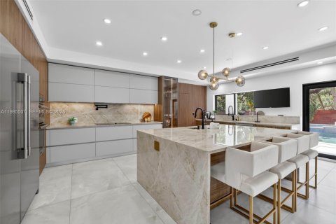 House in Fort Lauderdale, Florida 6 bedrooms, 420.57 sq.m. № 2063360 - photo 13