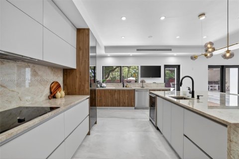 House in Fort Lauderdale, Florida 6 bedrooms, 420.57 sq.m. № 2063360 - photo 16