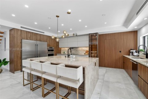 House in Fort Lauderdale, Florida 6 bedrooms, 420.57 sq.m. № 2063360 - photo 11