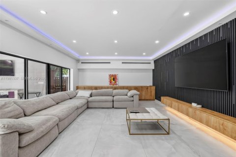 House in Fort Lauderdale, Florida 6 bedrooms, 420.57 sq.m. № 2063360 - photo 24