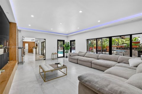 House in Fort Lauderdale, Florida 6 bedrooms, 420.57 sq.m. № 2063360 - photo 26