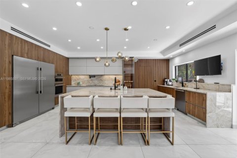 House in Fort Lauderdale, Florida 6 bedrooms, 420.57 sq.m. № 2063360 - photo 12