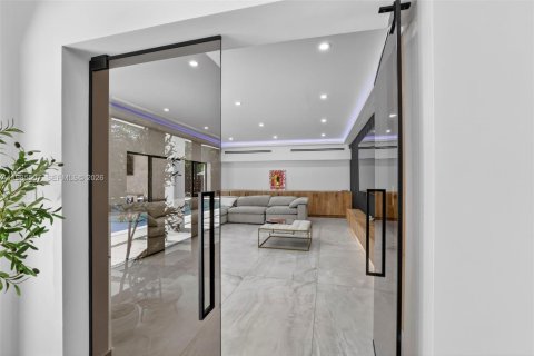 House in Fort Lauderdale, Florida 6 bedrooms, 420.57 sq.m. № 2063360 - photo 22