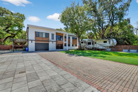 House in Fort Lauderdale, Florida 6 bedrooms, 420.57 sq.m. № 2063360 - photo 2