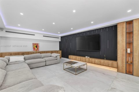 House in Fort Lauderdale, Florida 6 bedrooms, 420.57 sq.m. № 2063360 - photo 25