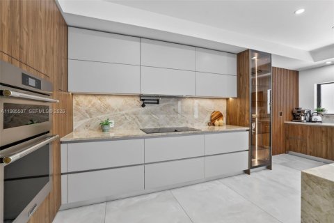 House in Fort Lauderdale, Florida 6 bedrooms, 420.57 sq.m. № 2063360 - photo 15