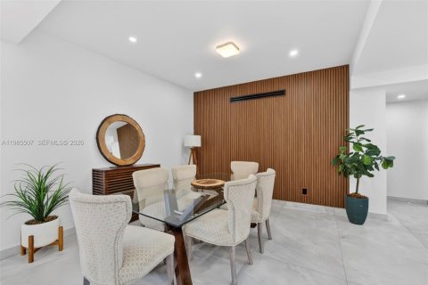 House in Fort Lauderdale, Florida 6 bedrooms, 420.57 sq.m. № 2063360 - photo 21