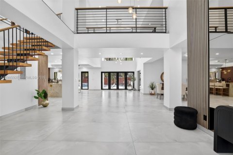 House in Fort Lauderdale, Florida 6 bedrooms, 420.57 sq.m. № 2063360 - photo 3