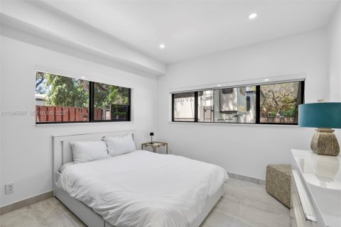 House in Fort Lauderdale, Florida 6 bedrooms, 420.57 sq.m. № 2063360 - photo 28