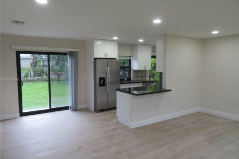 Casa en venta en Homestead, Florida, 3 dormitorios, 123.1 m2 № 2382037 - foto 10