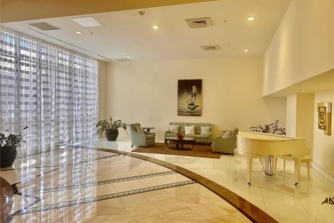 Condo in Miami Beach, Florida, 2 bedrooms  № 1962628 - photo 19