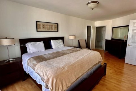 Condo in Miami Beach, Florida, 2 bedrooms  № 1962628 - photo 7