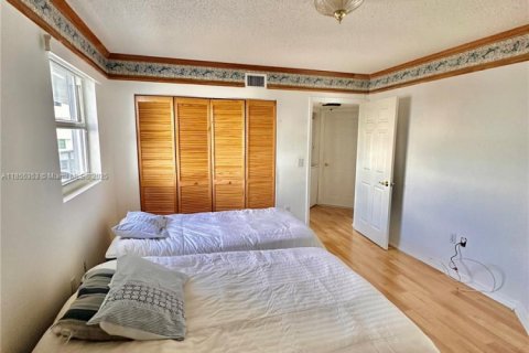 Condo in Miami Beach, Florida, 2 bedrooms  № 1962628 - photo 12