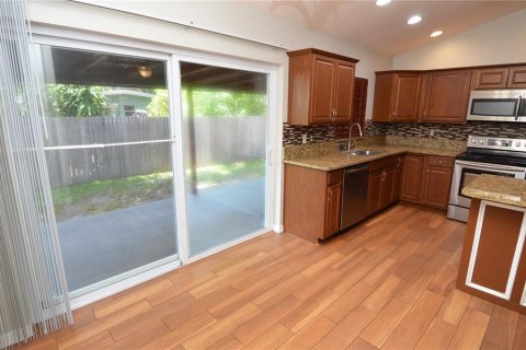 House in Largo, Florida 3 bedrooms, 131.64 sq.m. № 1894325 - photo 18
