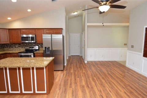 House in Largo, Florida 3 bedrooms, 131.64 sq.m. № 1894325 - photo 7