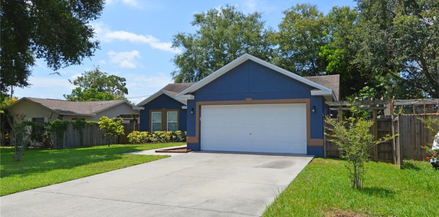 House in Largo, Florida 3 bedrooms, 131.64 sq.m. № 1894325