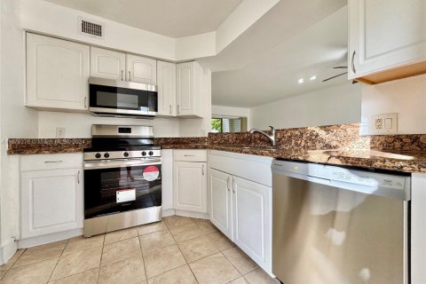Condo in Oakland Park, Florida, 1 bedroom  № 1936308 - photo 3