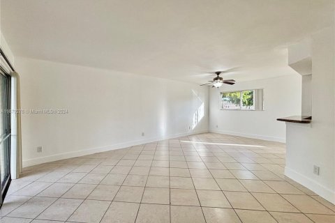 Condo in Oakland Park, Florida, 1 bedroom  № 1936308 - photo 6