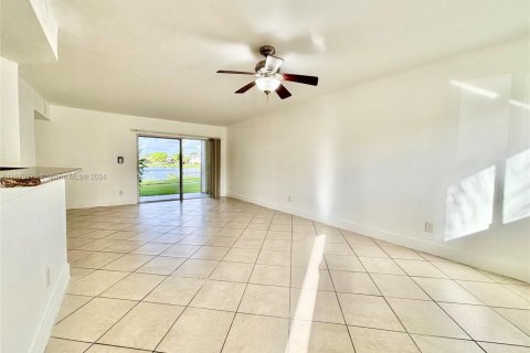 Condo in Oakland Park, Florida, 1 bedroom  № 1936308 - photo 8