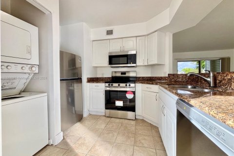 Condo in Oakland Park, Florida, 1 bedroom  № 1936308 - photo 2