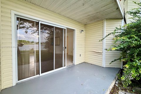 Condo in Oakland Park, Florida, 1 bedroom  № 1936308 - photo 9