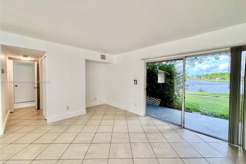 Condo in Oakland Park, Florida, 1 bedroom  № 1936308 - photo 7