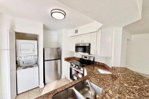 Condo in Oakland Park, Florida, 1 bedroom  № 1936308 - photo 4