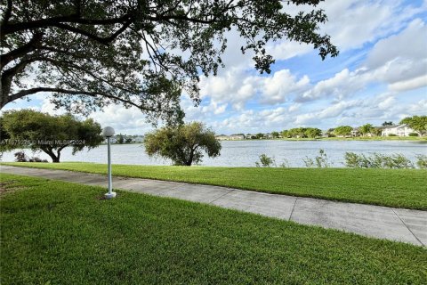 Condo in Oakland Park, Florida, 1 bedroom  № 1936308 - photo 10