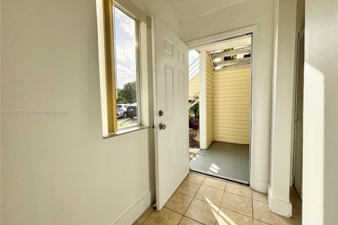 Condo in Oakland Park, Florida, 1 bedroom  № 1936308 - photo 13
